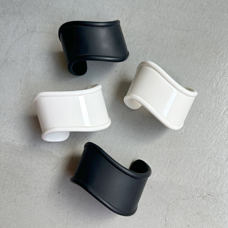 【PICK UP】エッジの立体感とS字のカーブがかわいいCurve BANGLE&夏の陽射しにきらめくイヤアクセがONLINE STOREにアップ!!
