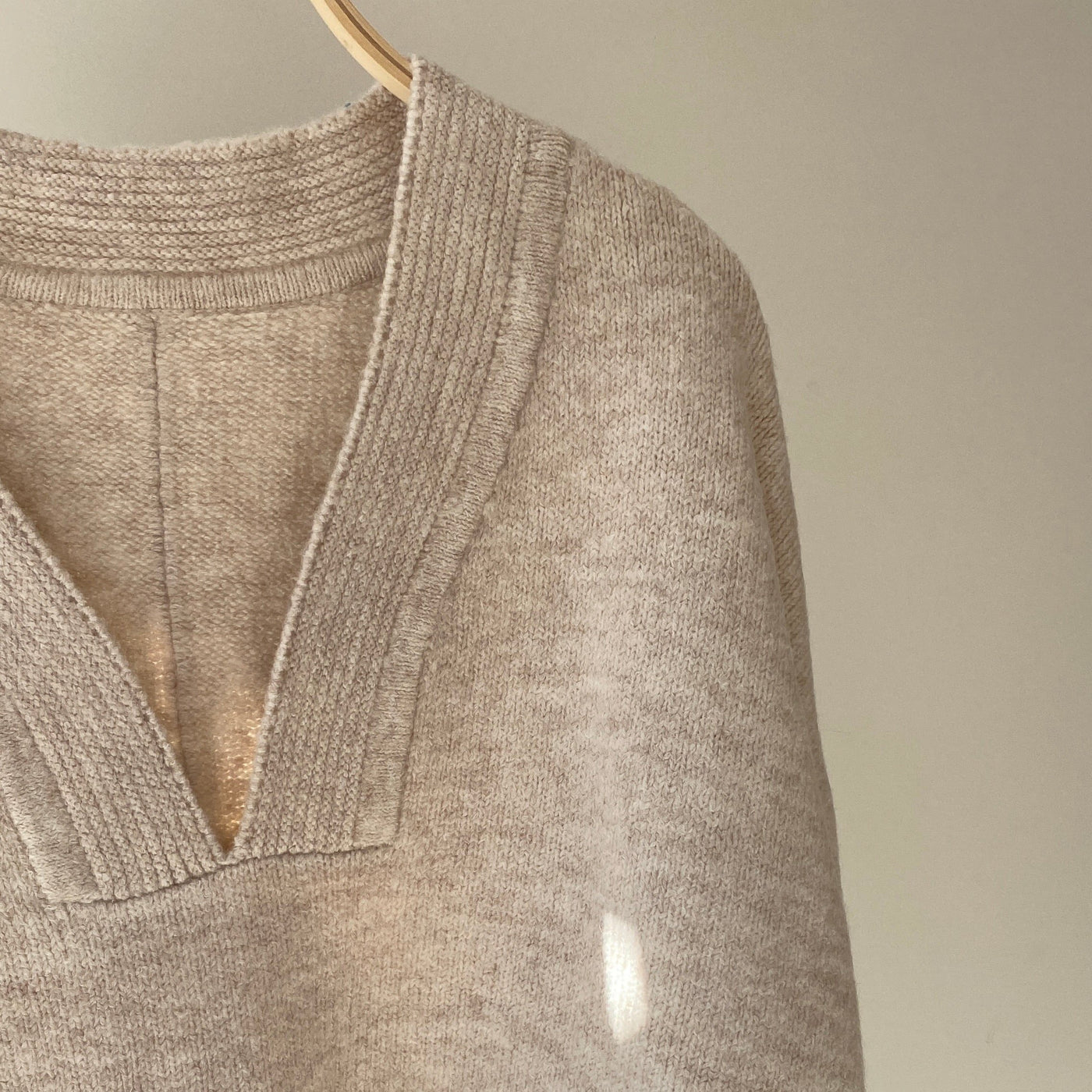 【ハモミシノオトナフク】Deep V-neck knit