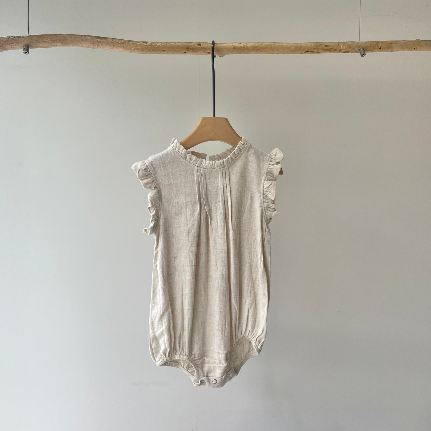 【hamomisi】Ruffle sleeve dress rompers(90cm)