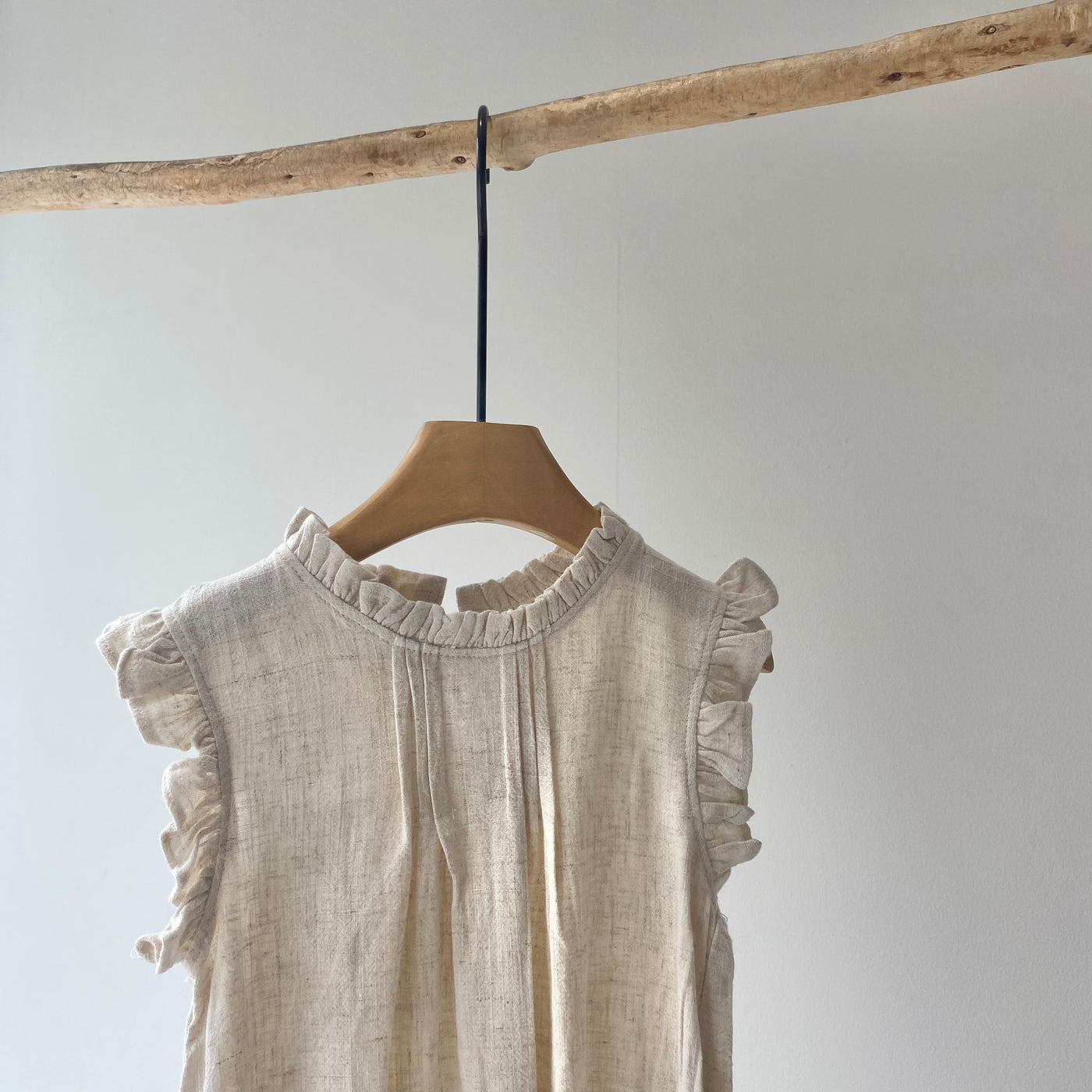 【hamomisi】Ruffle sleeve dress rompers(90cm)