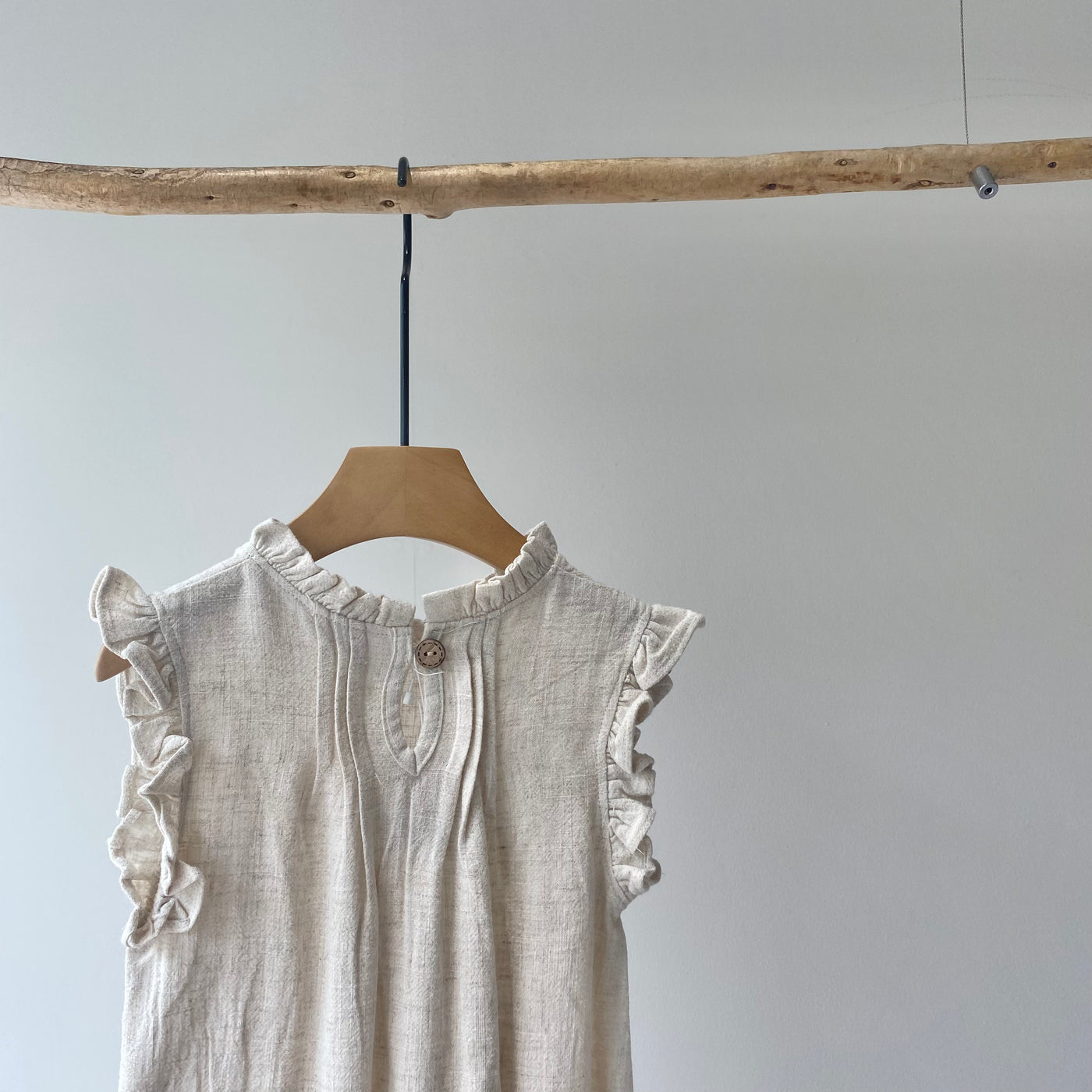 【hamomisi】Ruffle sleeve dress rompers(90cm)