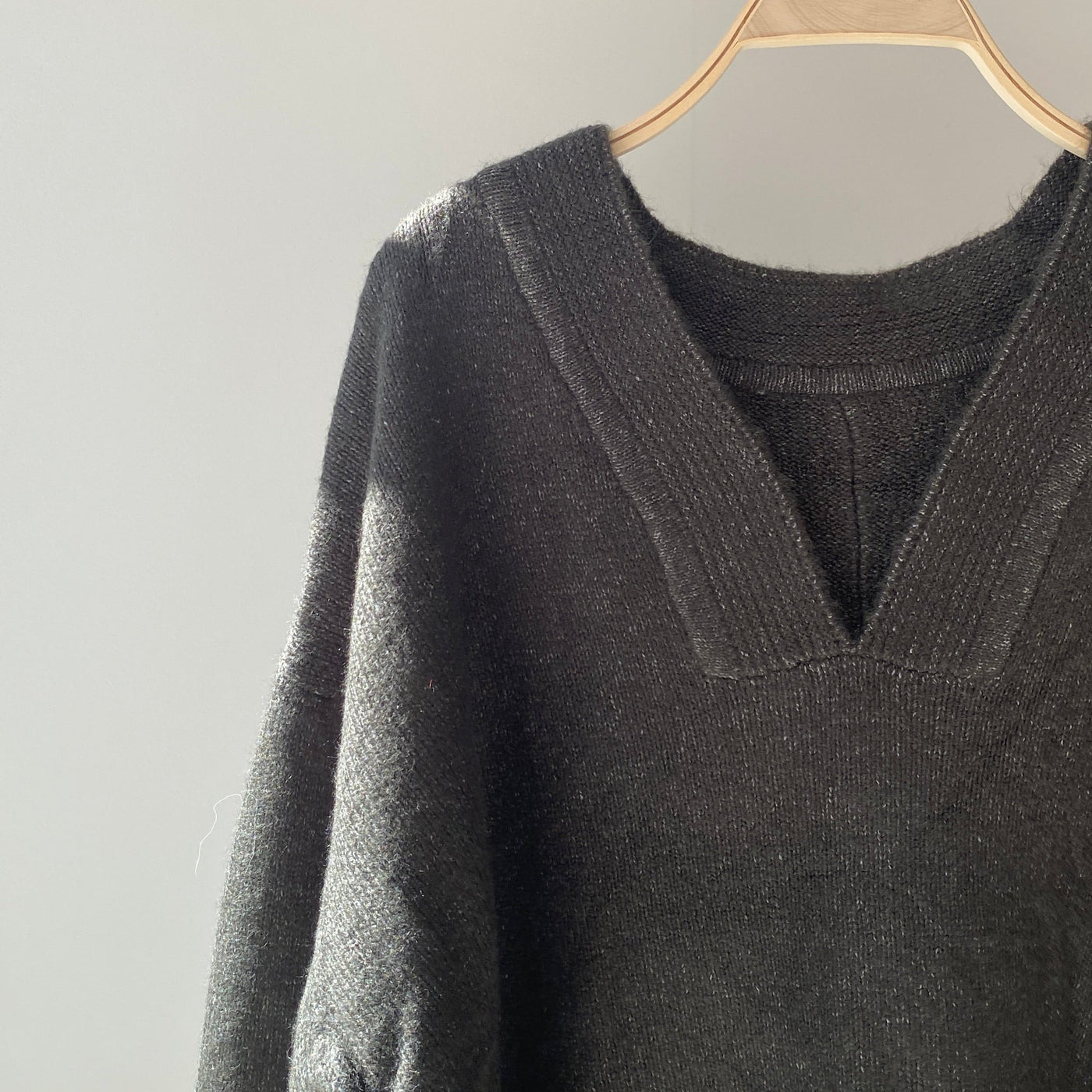 【ハモミシノオトナフク】Deep V-neck knit