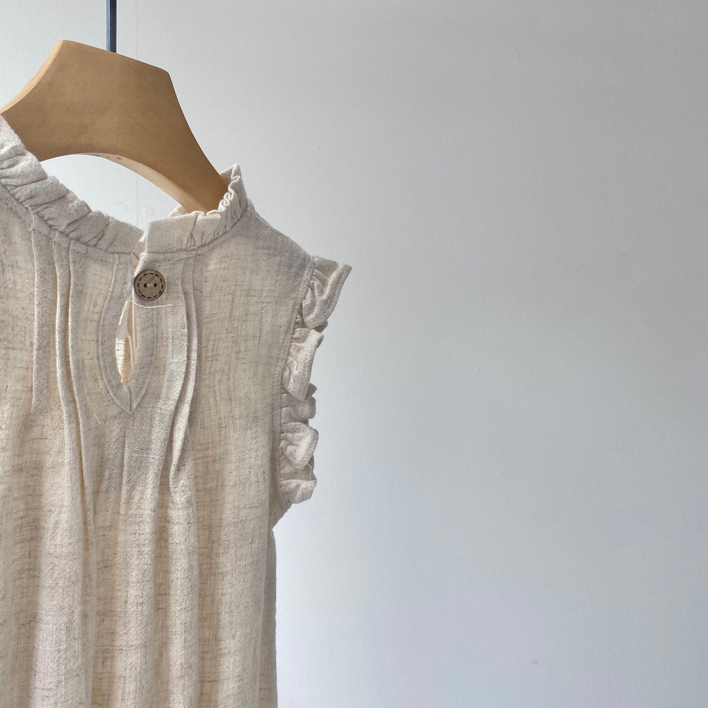 【hamomisi】Ruffle sleeve dress rompers(90cm)