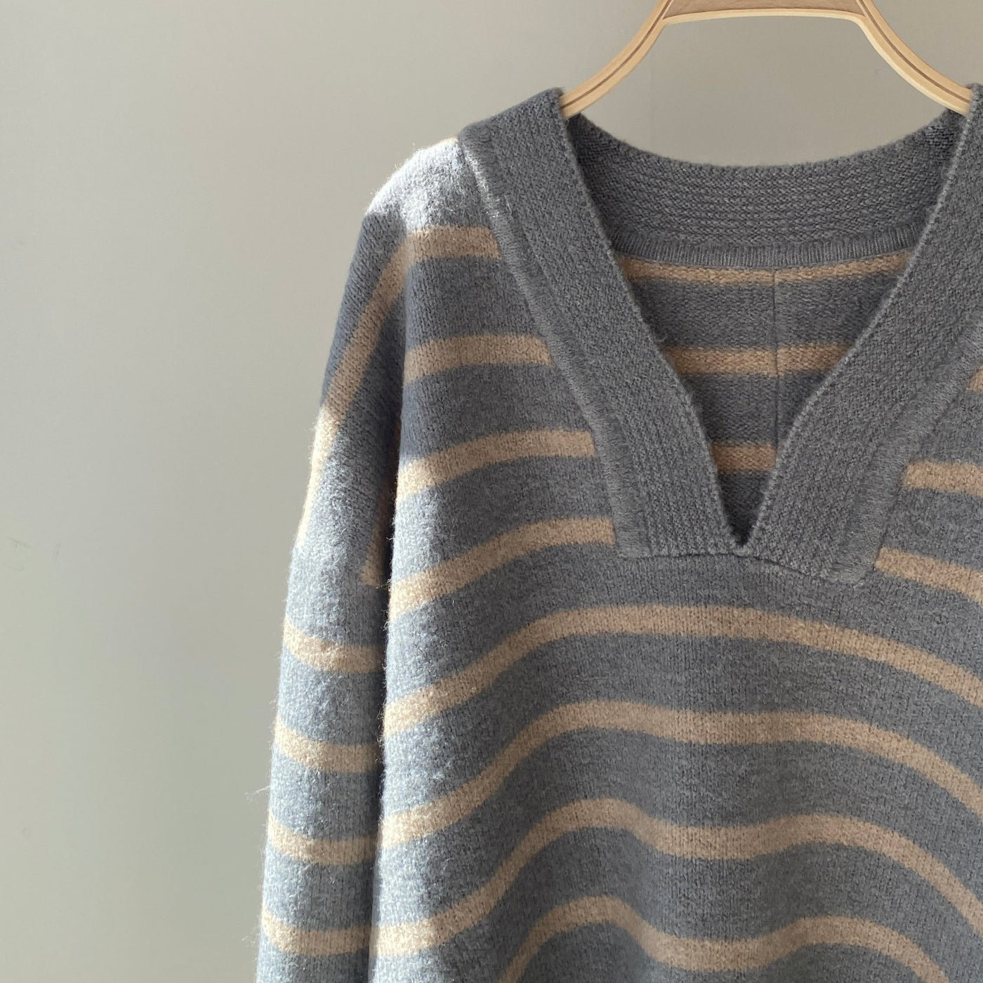 【ハモミシノオトナフク】Deep V-neck knit