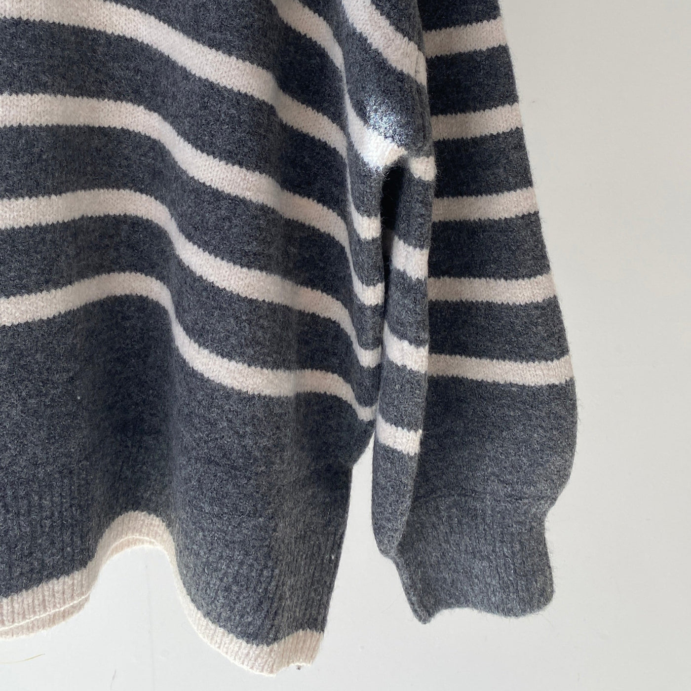 【ハモミシノオトナフク】Deep V-neck knit