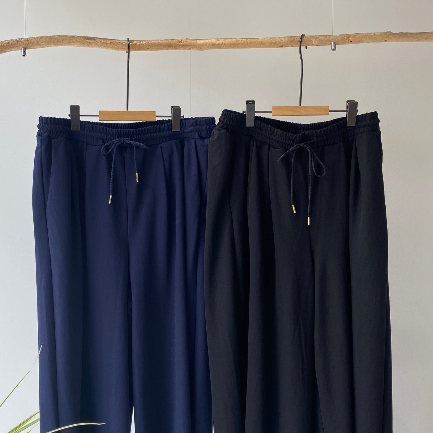 【ハモミシノオトナフク】Cool touch gathered tuck wide pants