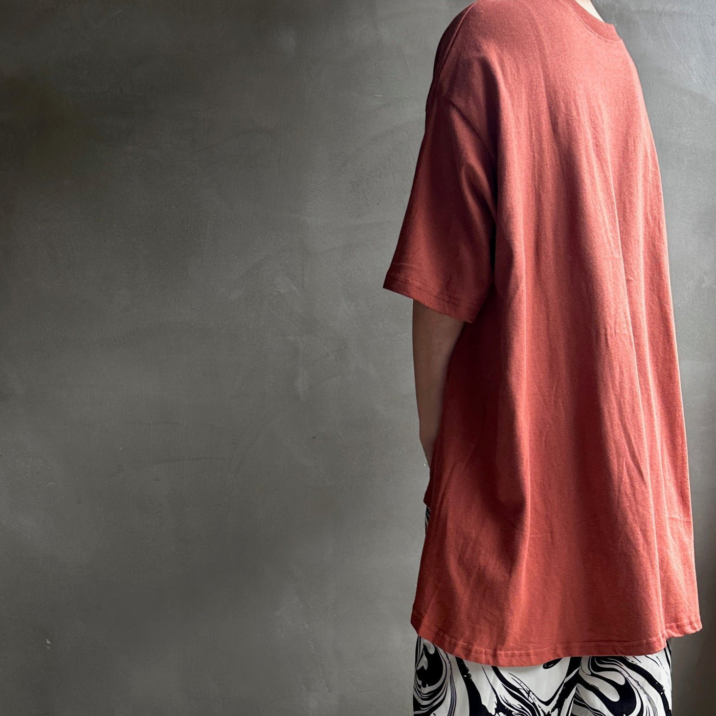 【ハモミシノオトナフク】Back flare line T-shirt