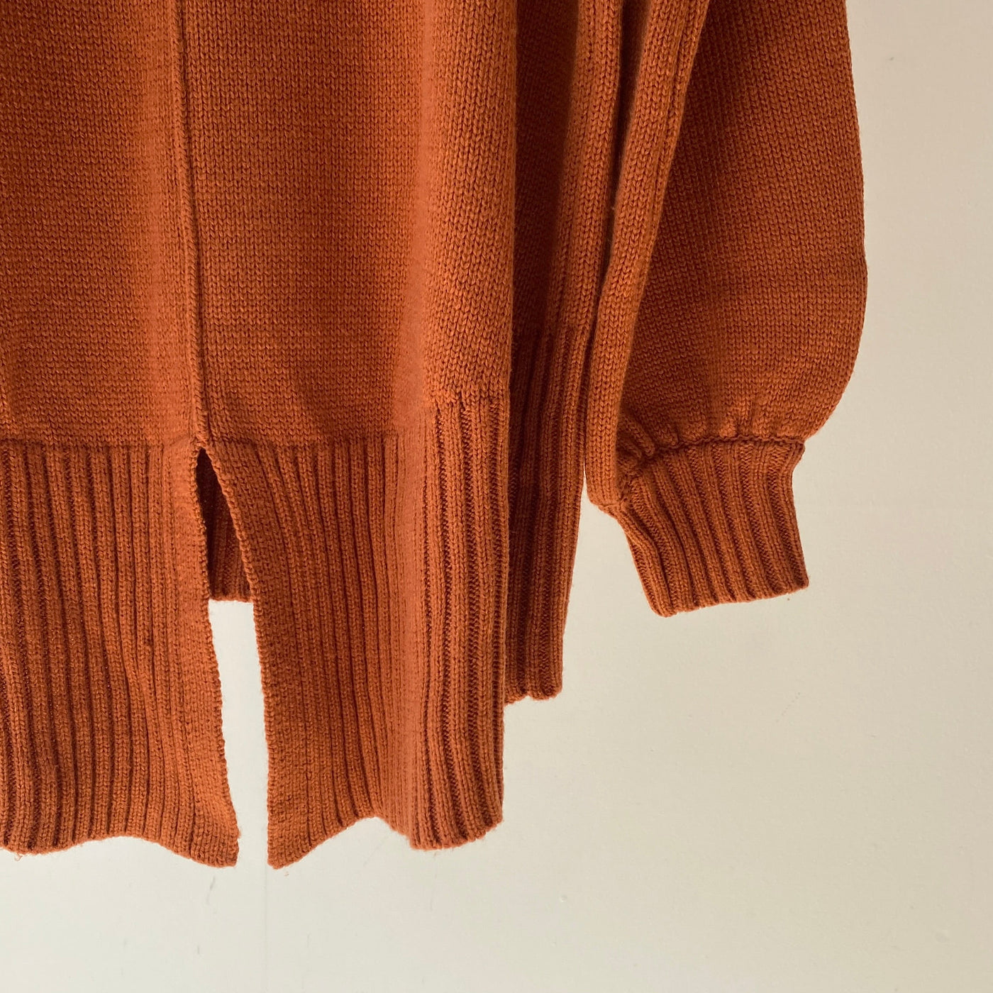 【ハモミシノオトナフク】Back slit knit