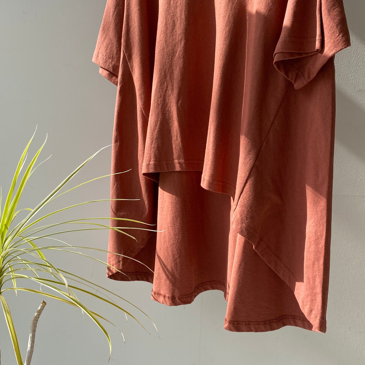 【ハモミシノオトナフク】Back flare line T-shirt