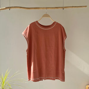 【ハモミシノオトナフク】Stitch back slit t-shirt