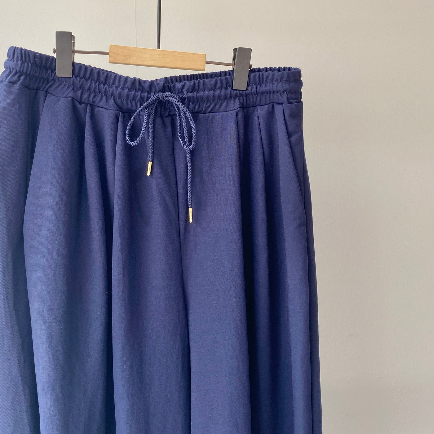 【ハモミシノオトナフク】Cool touch gathered tuck wide pants