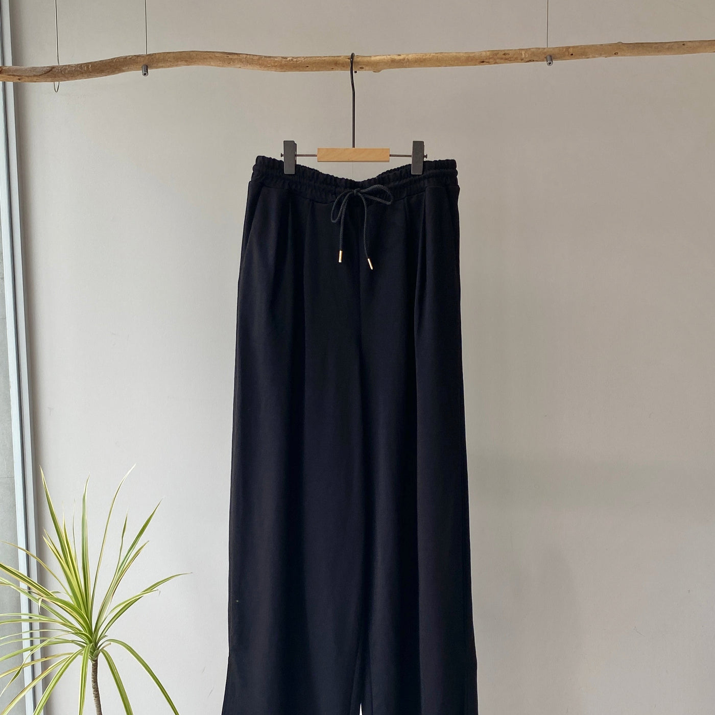 【ハモミシノオトナフク】Cool touch gathered tuck wide pants