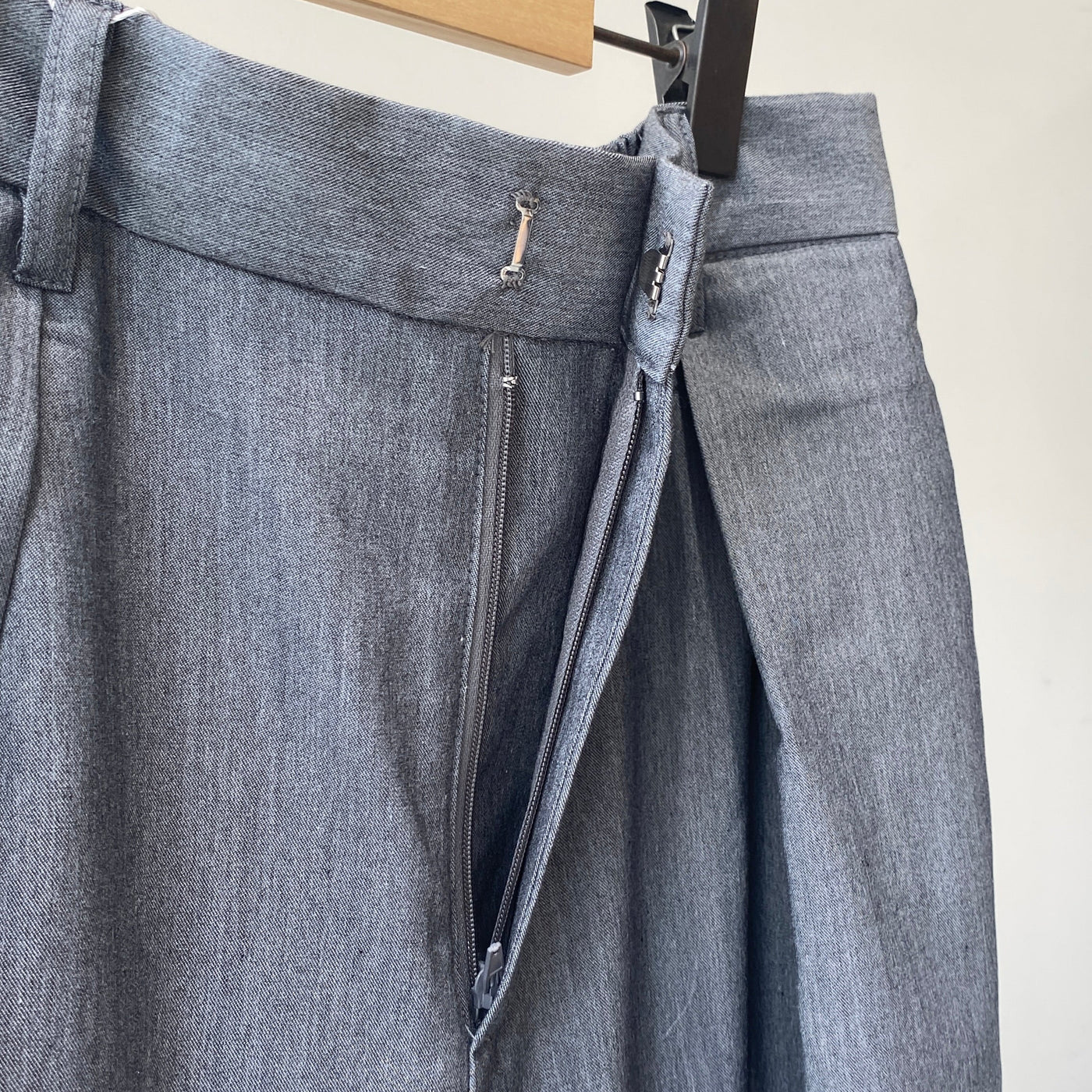 【ハモミシノオトナフク】Twill tuck wide pants