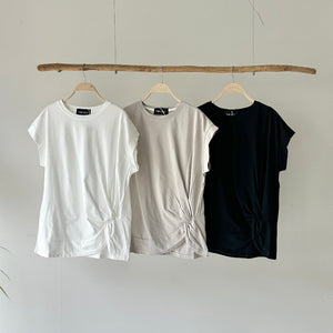 【ハモミシノオトナフク】Asymmetrical Twisted-Hem French-Sleeve Tee