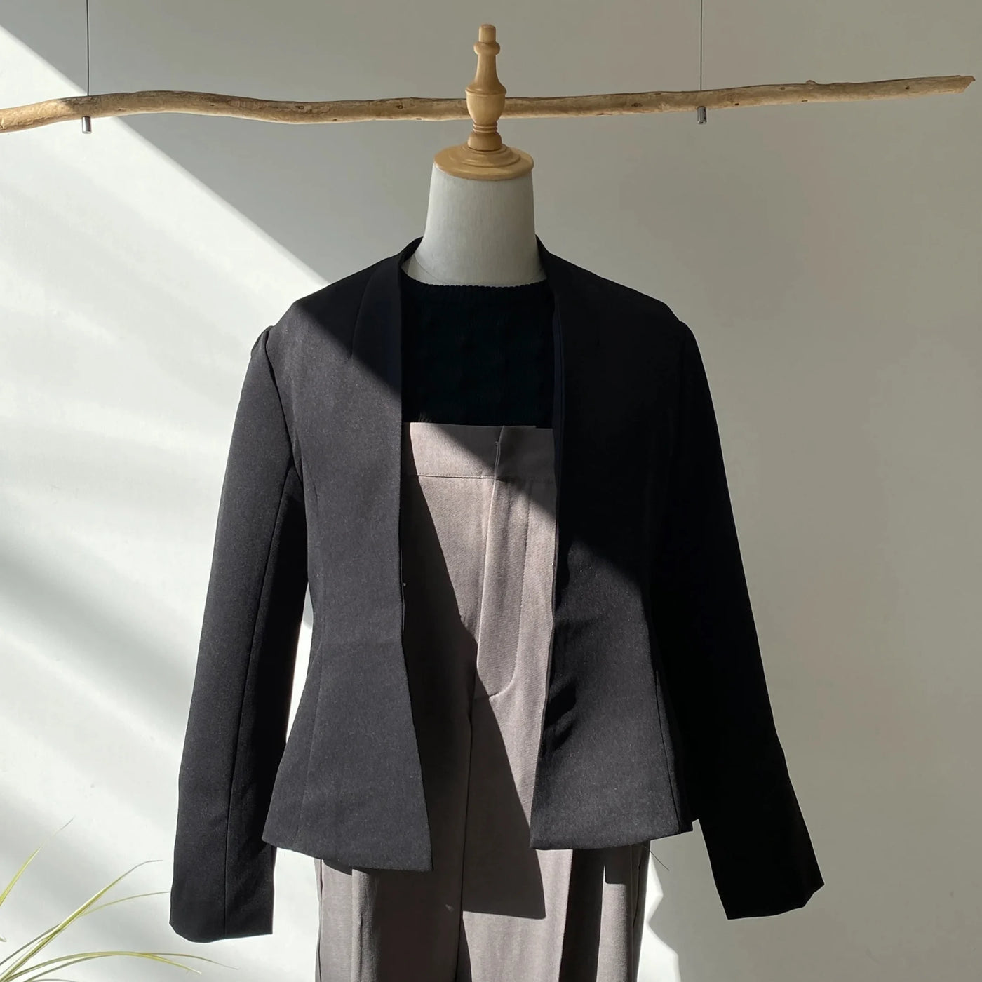 【ハモミシノオトナフク】No-collar flare line jacket