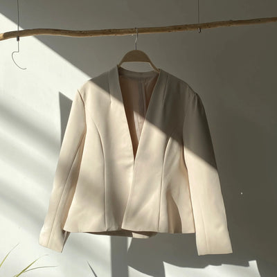 【ハモミシノオトナフク】No-collar flare line jacket