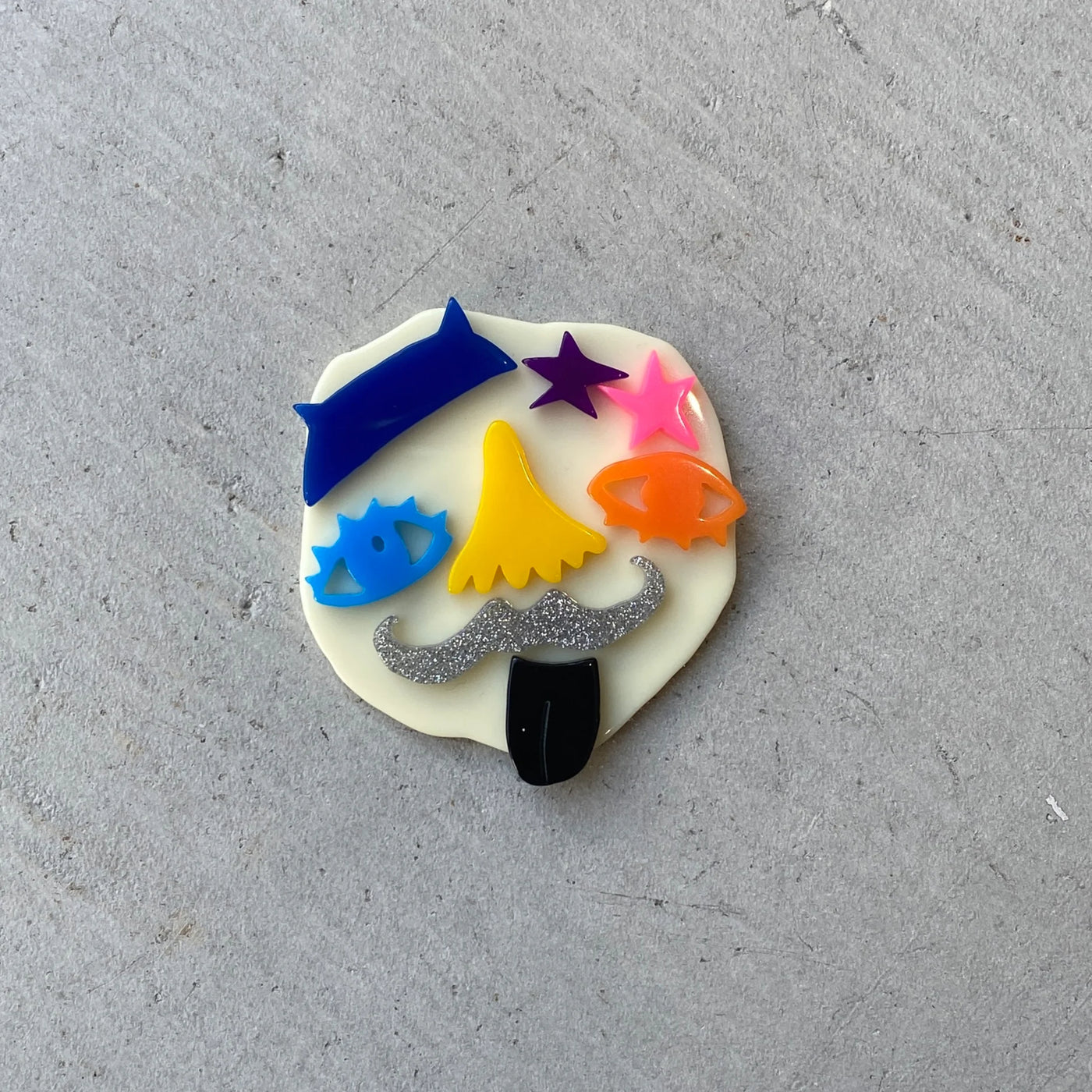 【riru】KAO no.283 (スマホグリップ仕様)