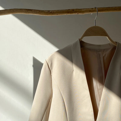 【ハモミシノオトナフク】No-collar flare line jacket