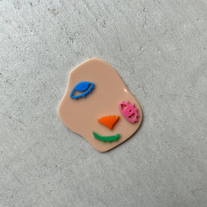 【riru】KAO no.290 (スマホグリップ仕様)