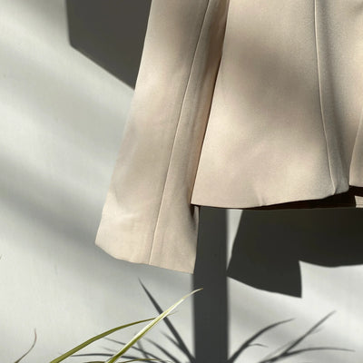 【ハモミシノオトナフク】No-collar flare line jacket