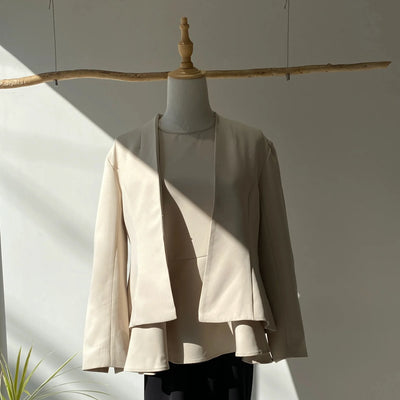 【ハモミシノオトナフク】No-collar flare line jacket