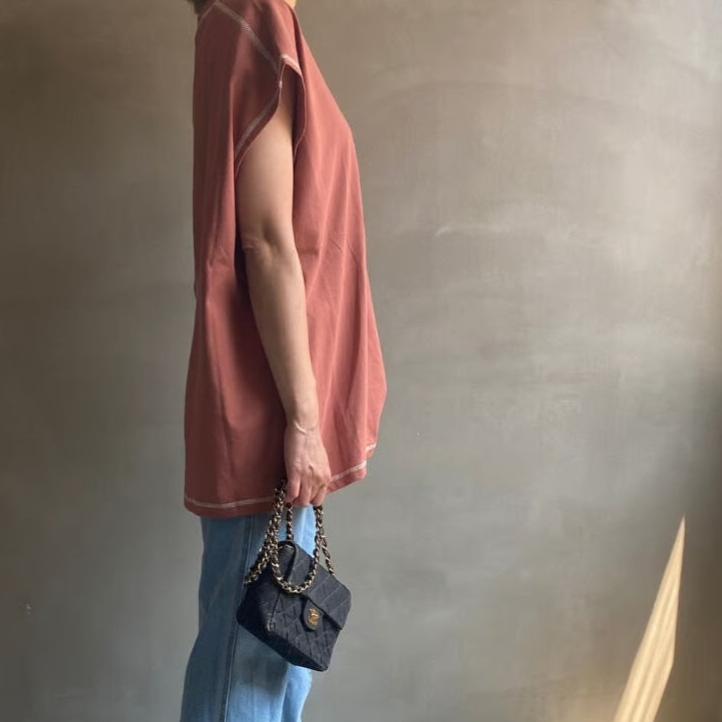 【ハモミシノオトナフク】Stitch back slit t-shirt