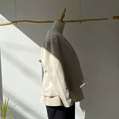 【ハモミシノオトナフク】No-collar flare line jacket