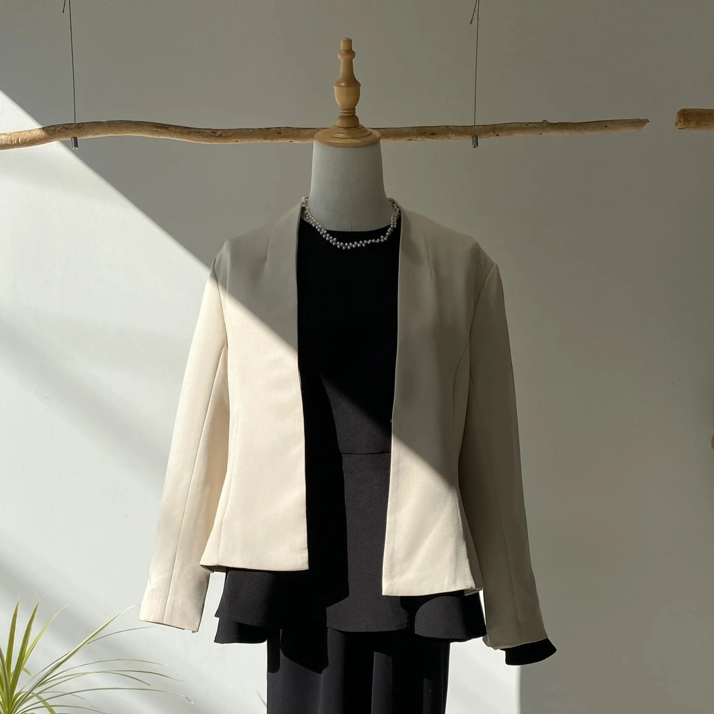 【ハモミシノオトナフク】No-collar flare line jacket