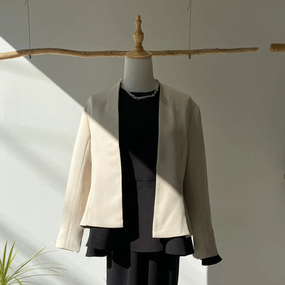 【ハモミシノオトナフク】No-collar flare line jacket