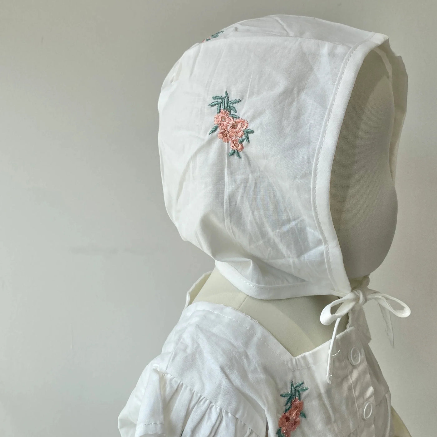【hamomisi】Floral embroidered rompers(80.90)