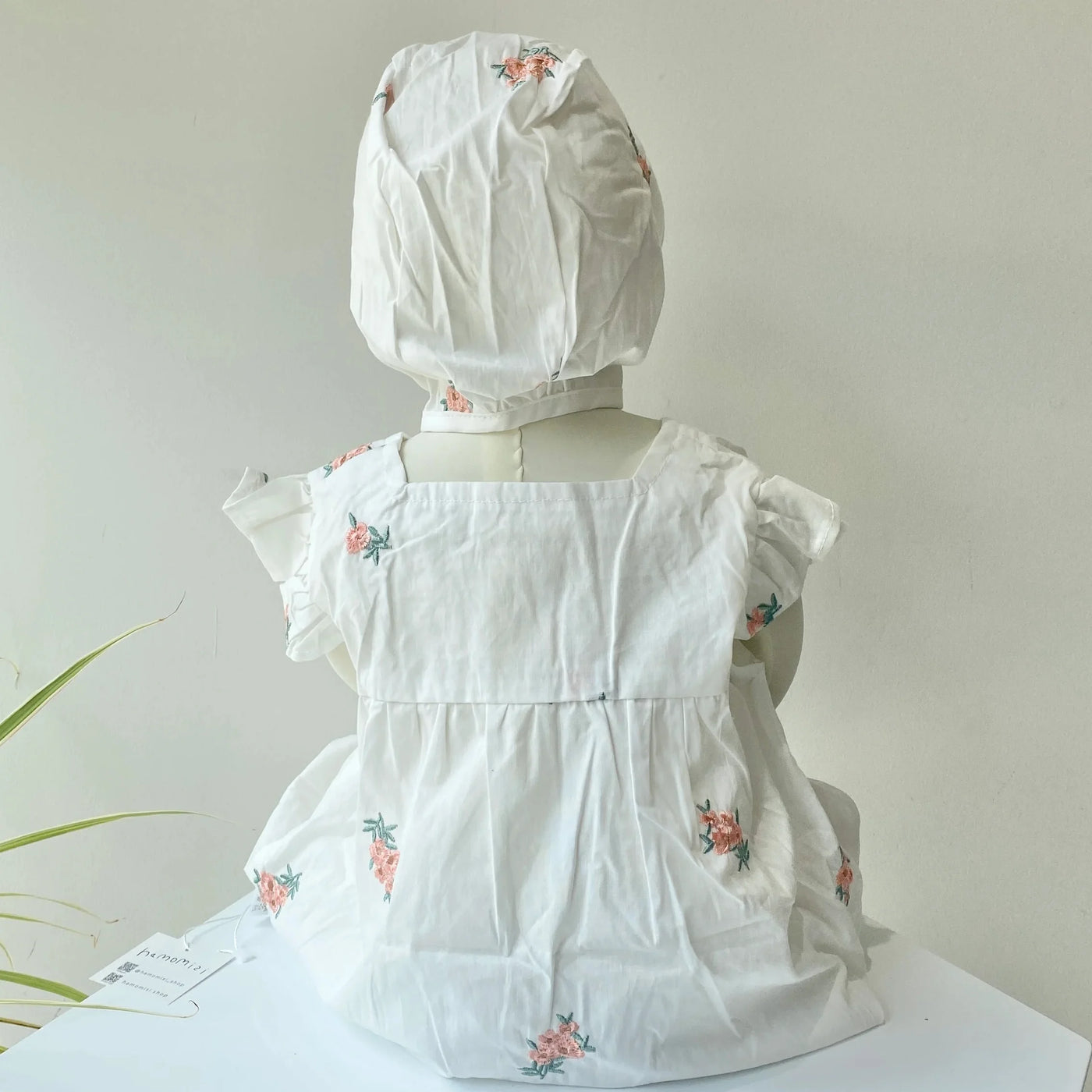 【hamomisi】Floral embroidered rompers(80.90)