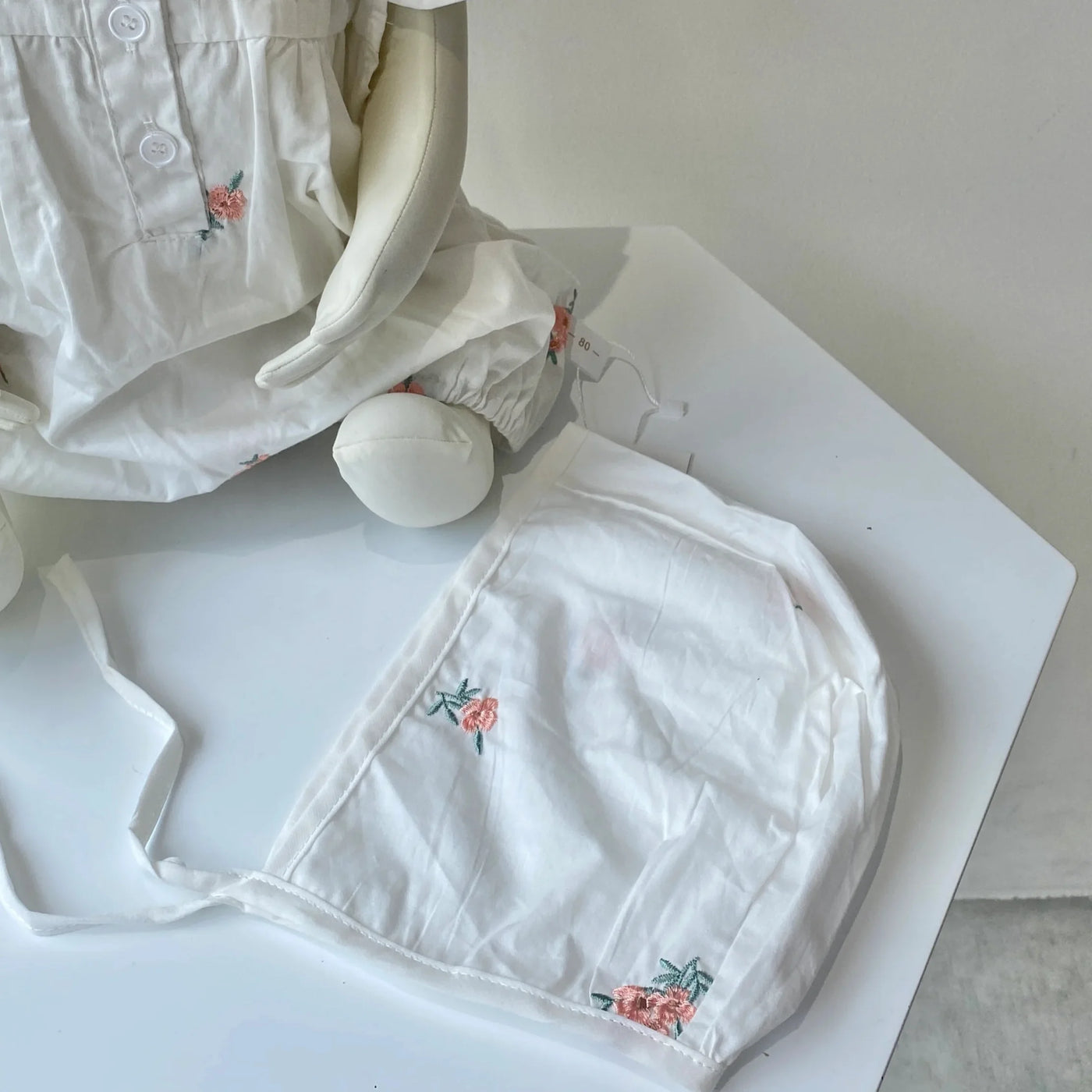 【hamomisi】Floral embroidered rompers(80.90)