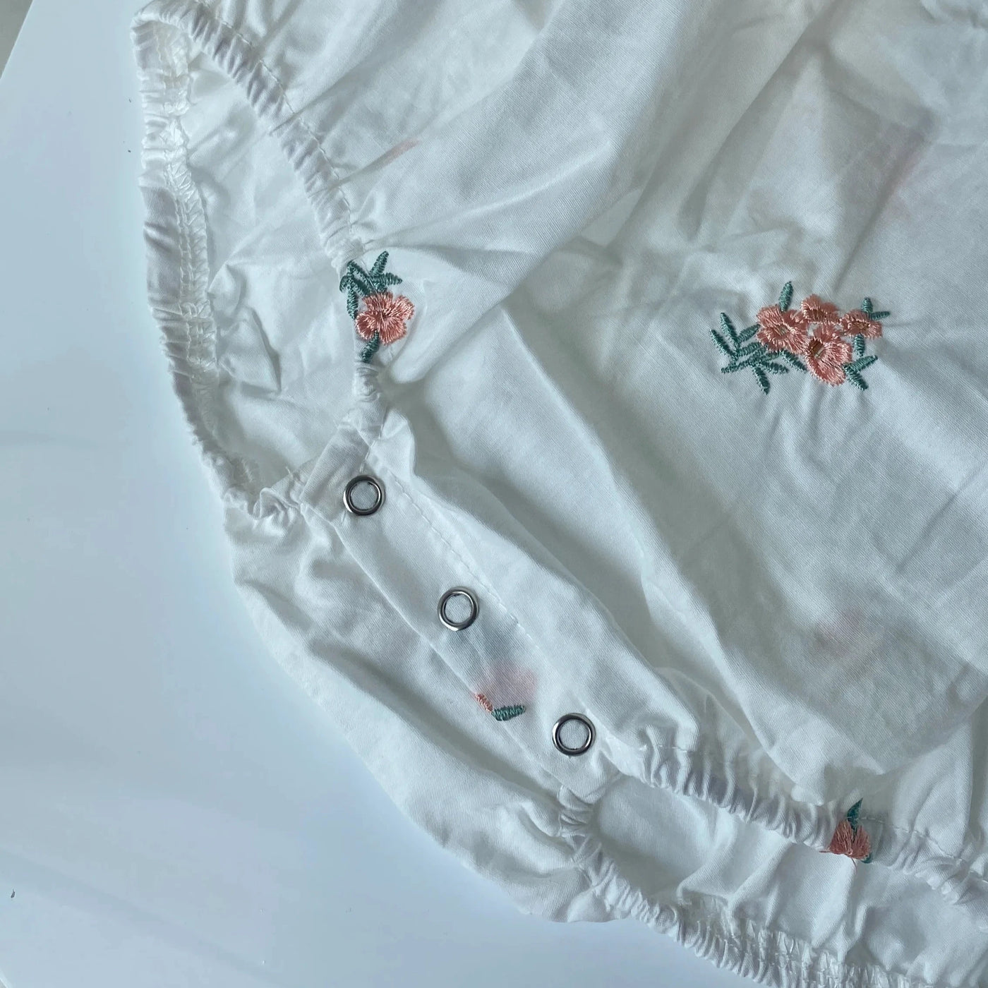 【hamomisi】Floral embroidered rompers(80.90)
