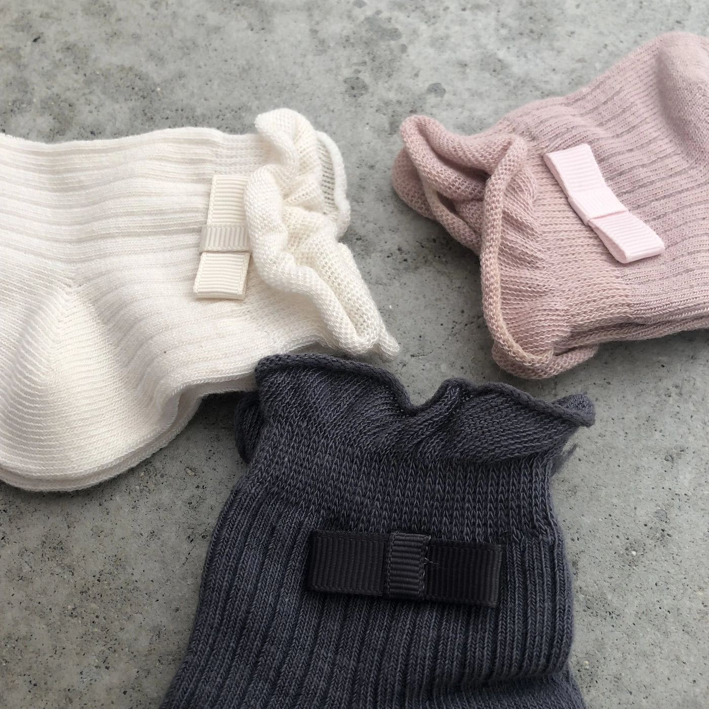 【hamomisi】Grosgrain Ribbon Shot Socks