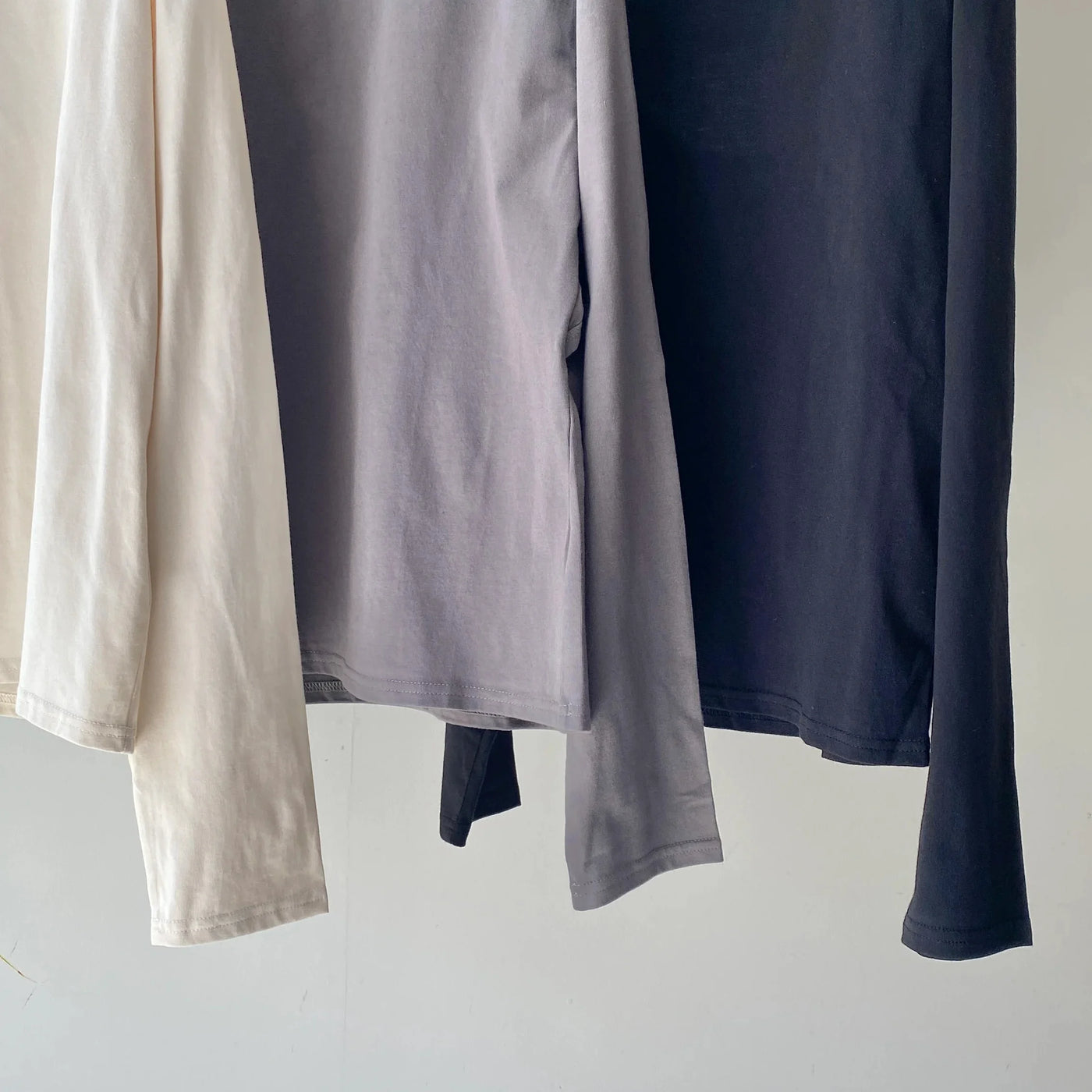 【ハモミシノオトナフク】Back cutout design long t-shirt