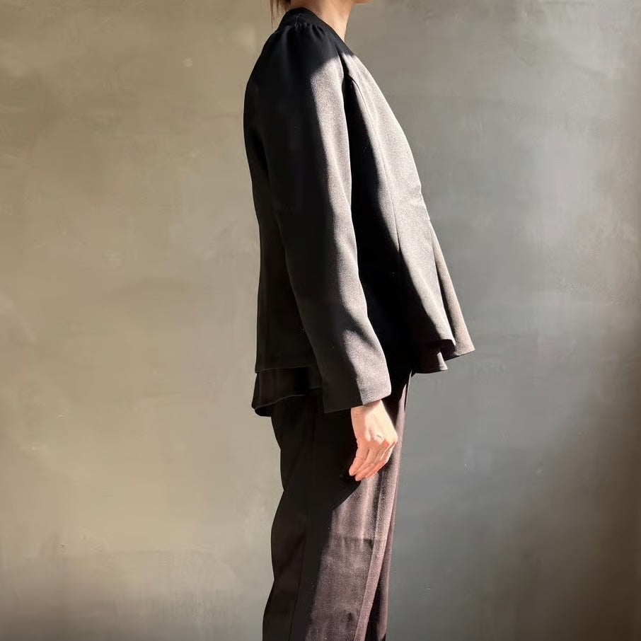 【ハモミシノオトナフク】No-collar flare line jacket