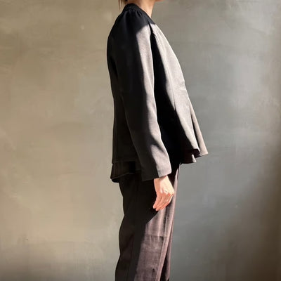 【ハモミシノオトナフク】No-collar flare line jacket