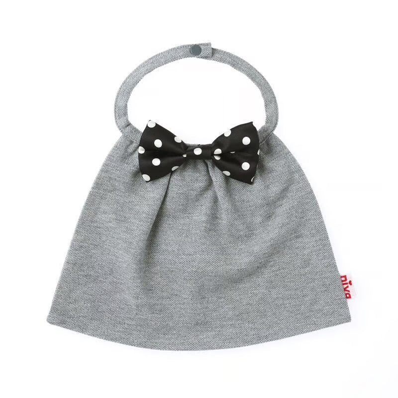 【Niva】黒白ドットのサテン蝶ネクタイ付きスタイ（グレー）／butterfly tie