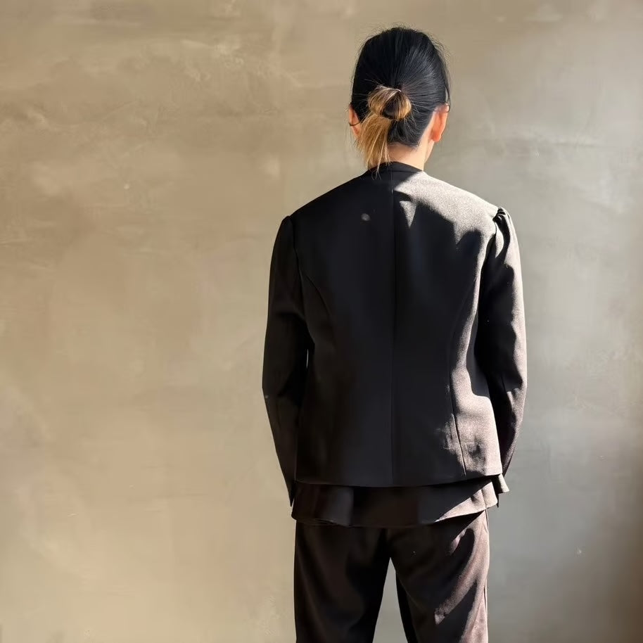 【ハモミシノオトナフク】No-collar flare line jacket
