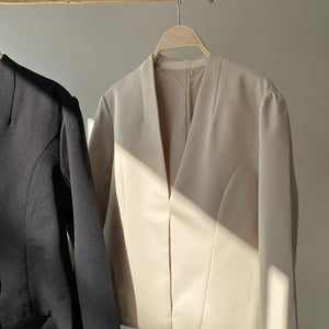 【ハモミシノオトナフク】No-collar flare line jacket