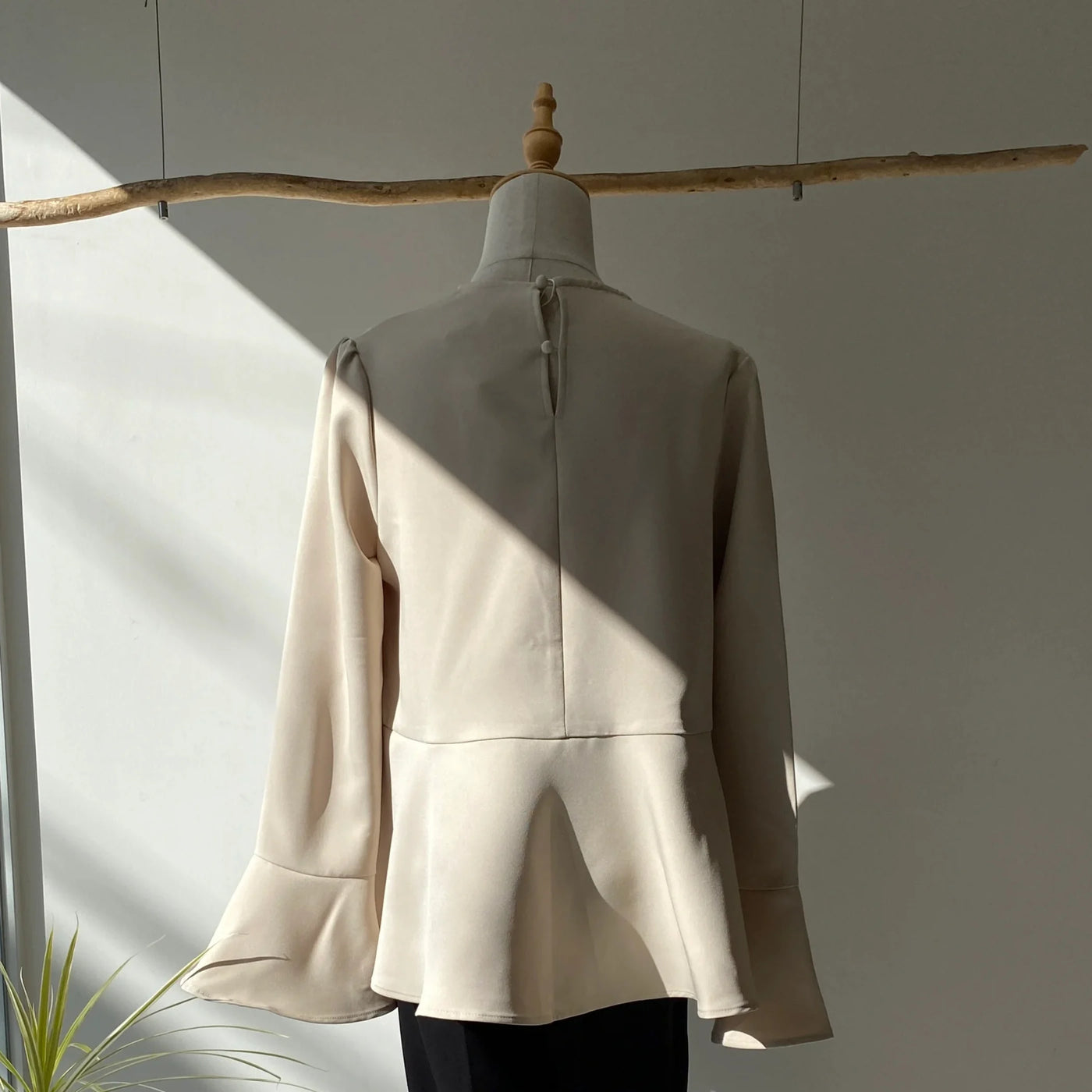 【ハモミシノオトナフク】Flare line blouse