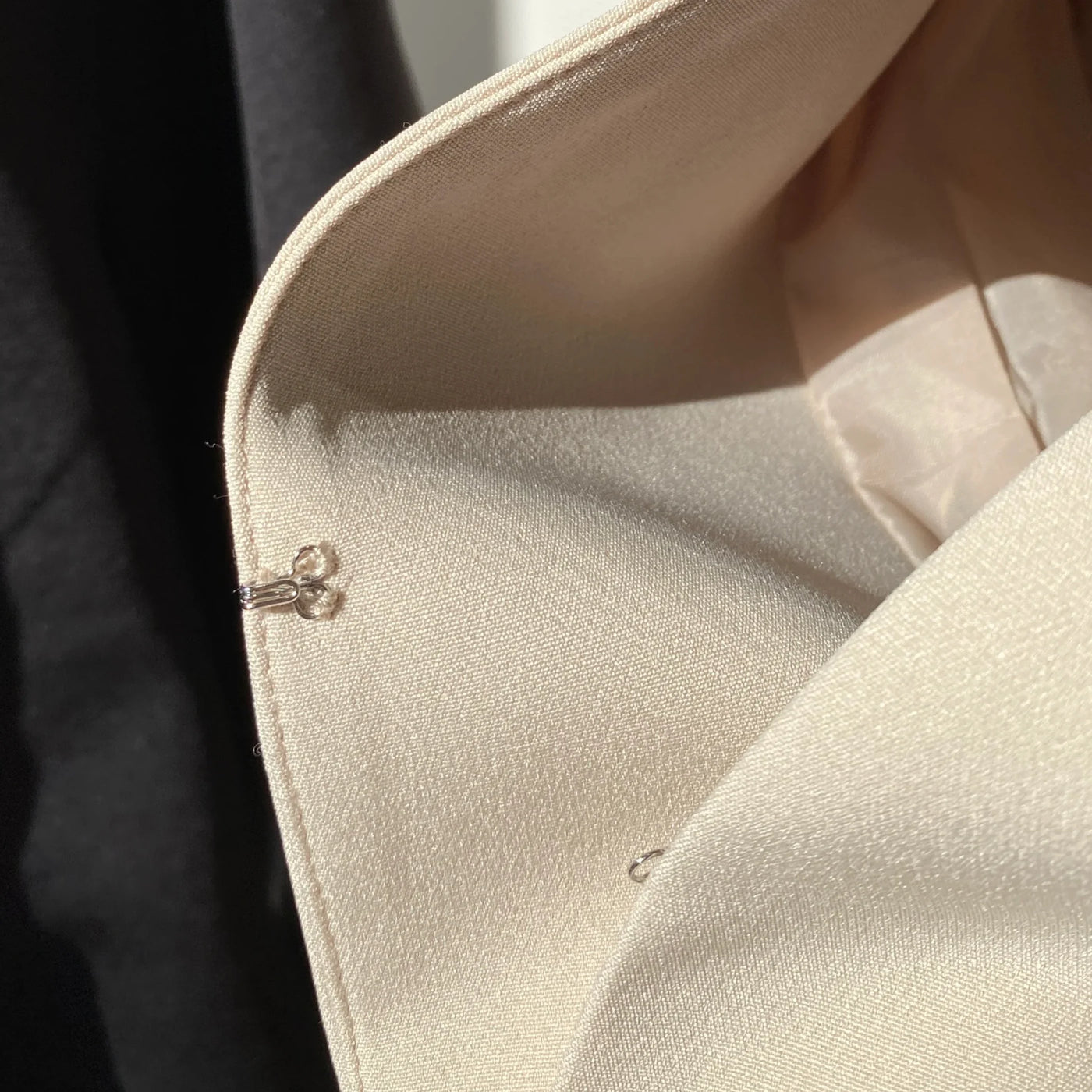 【ハモミシノオトナフク】No-collar flare line jacket