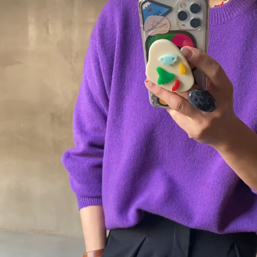 【riru】KAO no.283 (スマホグリップ仕様)