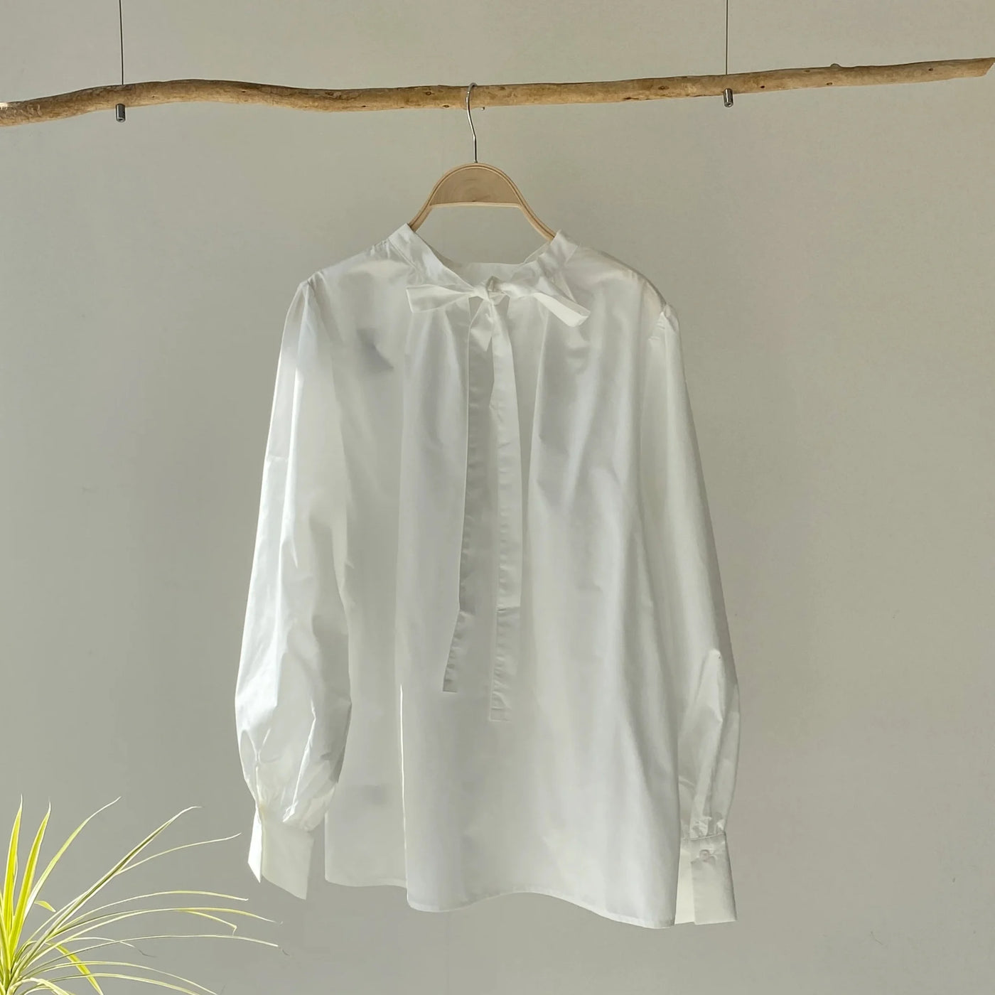 【ハモミシノオトナフク】2WAY Volume Sleeve Slim Bowtie Blouse