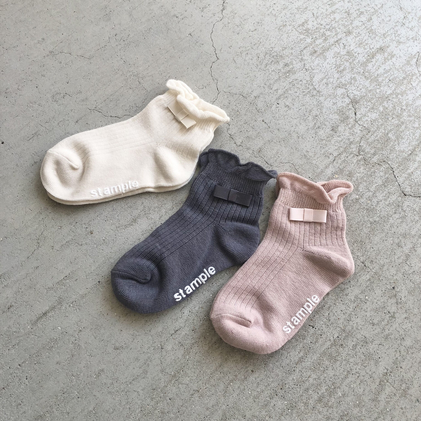 【hamomisi】Grosgrain Ribbon Shot Socks