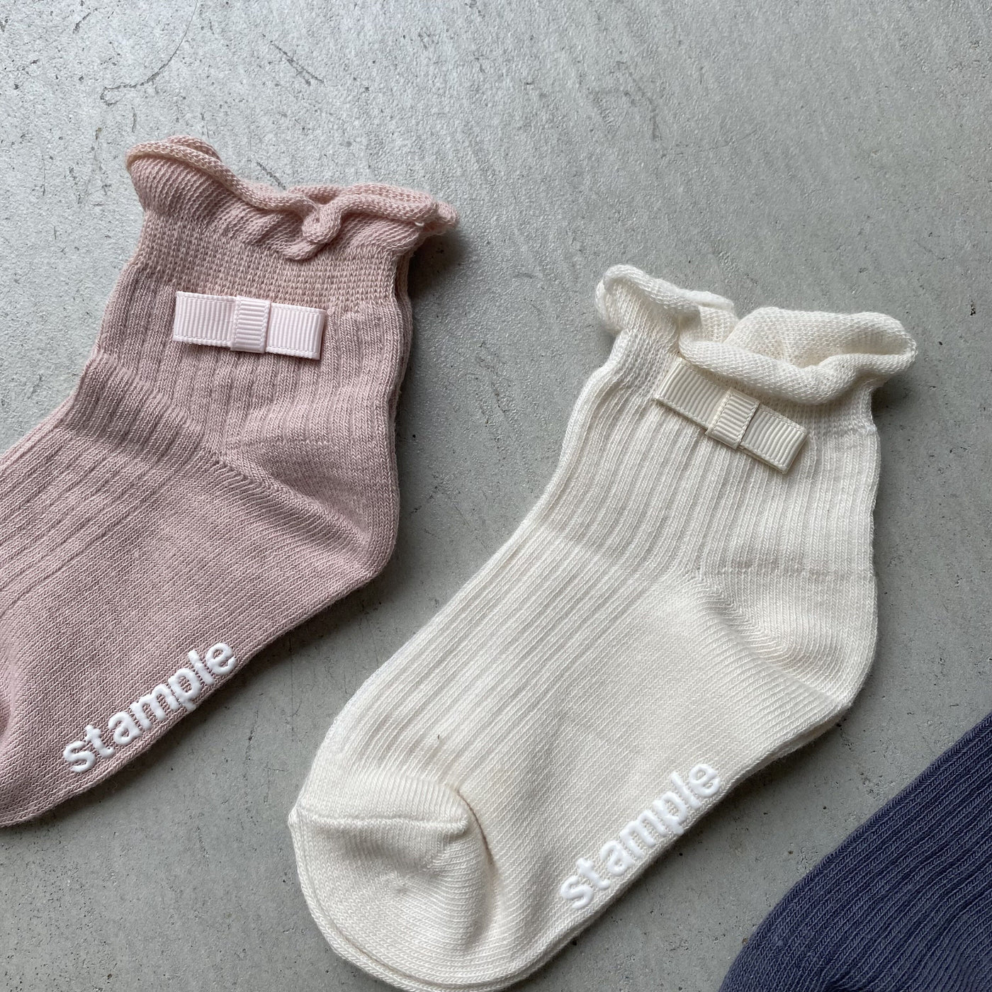 【hamomisi】Grosgrain Ribbon Shot Socks