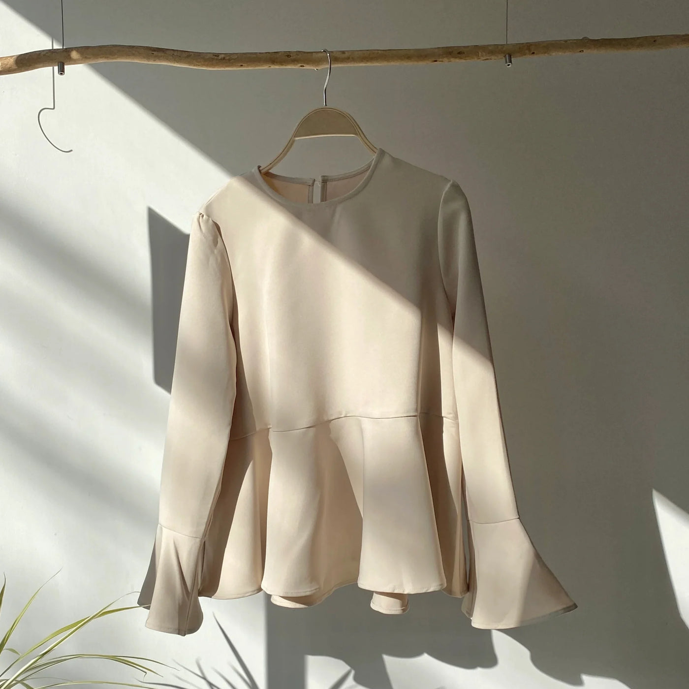 【ハモミシノオトナフク】Flare line blouse