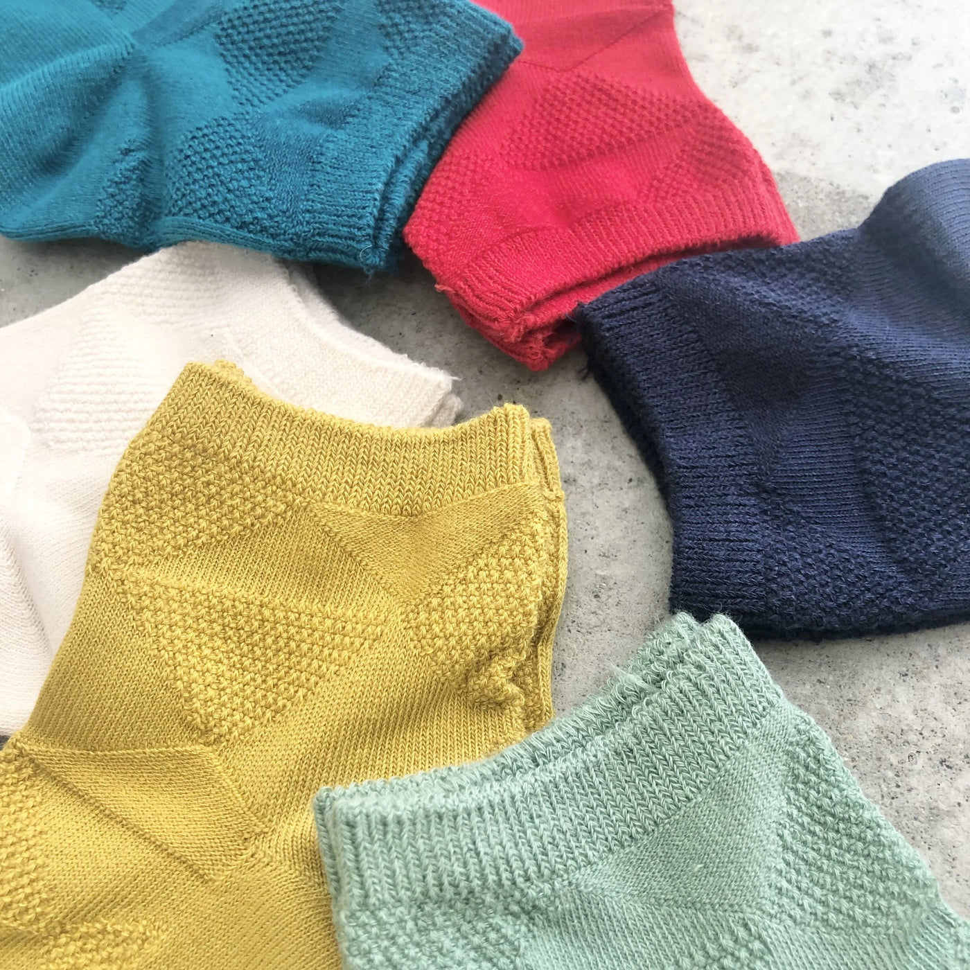 【hamomisi】Seed pattern short socks